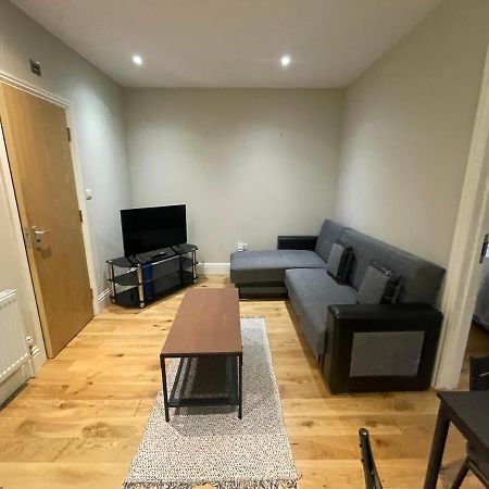 Lovely 1 Bedroom Apartment With On Street Parking Londra Dış mekan fotoğraf