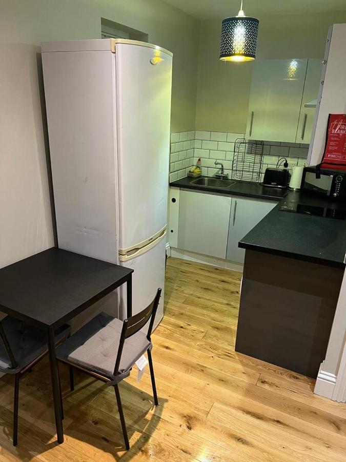 Lovely 1 Bedroom Apartment With On Street Parking Londra Dış mekan fotoğraf