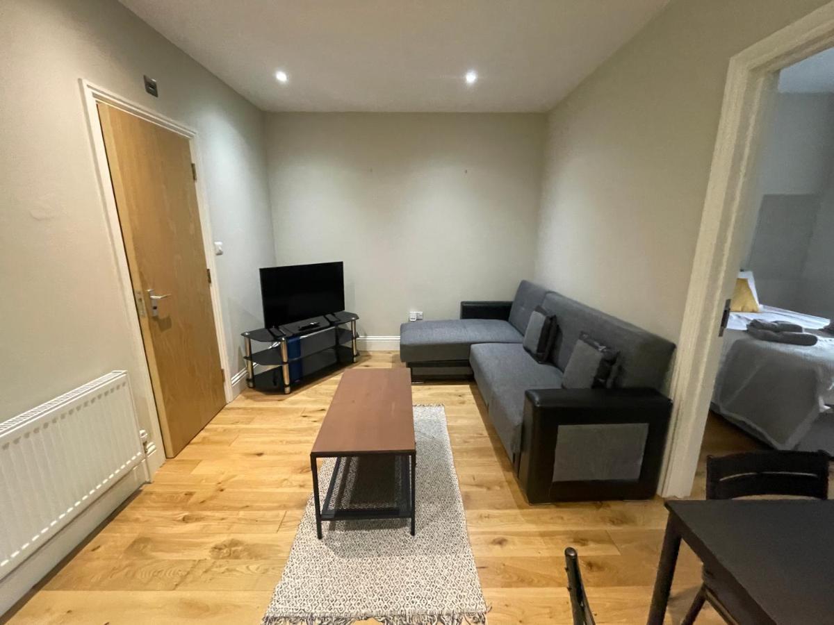 Lovely 1 Bedroom Apartment With On Street Parking Londra Dış mekan fotoğraf